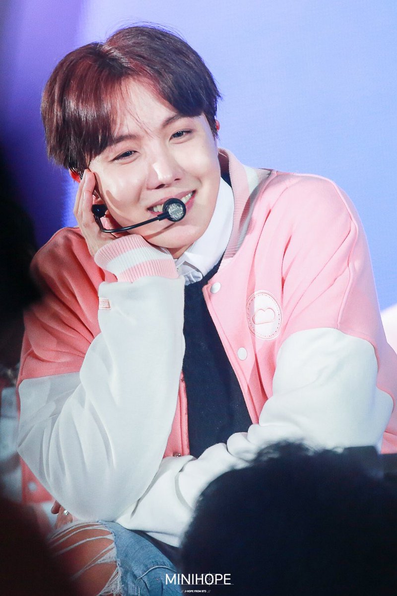 d_albit's tweet photo. your smile is just as sweet as sugar 🍭🎀. @BTS_twt 

cr. @MINIHOPE1994 님💕
#JHOPE #BTS #제이홉 #정호석 #방탄소년단 #btsaesthetic #aesthetic https://t.co/RkFVP5pETW