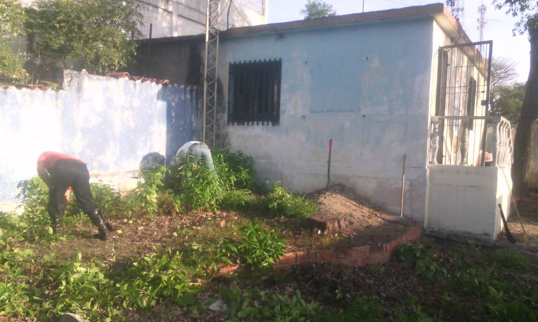 SistemaCarabobo's tweet photo. #EnDesarrollo Compromiso y sentido de pertenencia demuestran nuestros funcionarios al realizar labores de mantenimiento de sede en mcpio Juan José Mora que compartiremos con #Rescate3000 #alianzas #voluntarios #Carabobo #sistemaintegrado #17Ene @Jacobo_Vidarte  (imagen cortesía) https://t.co/VHUt3wou4K