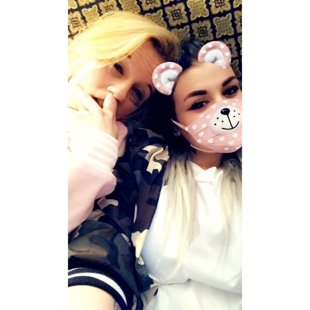 mackenzcommons's tweet image. ayyyyyeeee fammmmm 🤷🏻‍♀️😘💕 #overstood