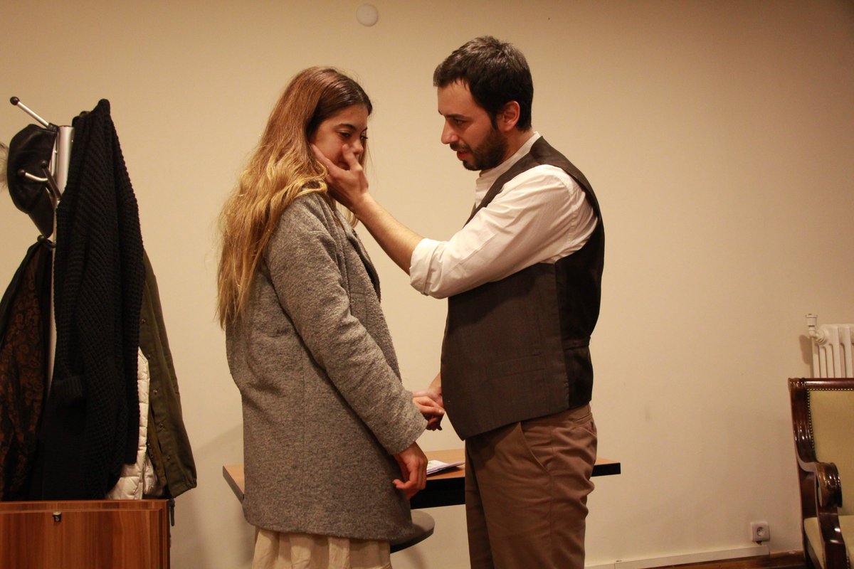 Ücretsiz Tiyatro eğitimimize yoğun talep nedeni ile hafta içi grubumuz açılmıştır. Son kayıtlar alınmaktadır. Bilgi ve randevu için 553 553 94 94