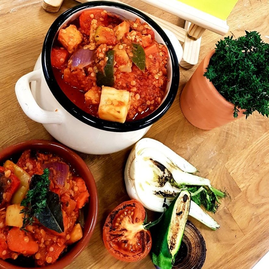 😨 its a little bit cold outside! This lovely hearty bowl of vegan red lentil and veg stew will warm you up 😌 

This #veganuary dish was made and served by Katie at Deusche Bank Dublin, currently on our  #chefacademyireland program

<a href="/BaxterStoreyIre/">BaxterStorey Ireland</a>  
#vegan ##bschefacademy