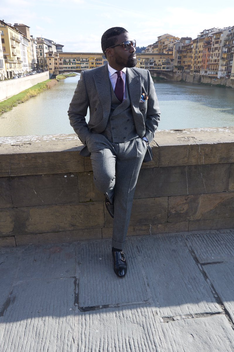 suitsurmesur's tweet photo. This is a Monsieur Dike inspired (Full Canvas construction) dark grey glen check three-piece double breasted suit #FW18 - Heavyweight @foxbrothers1772 flannel from my own MTM service. First day of wear at #uffizigallery in #Florence but I know this will be my all time favourite! https://t.co/V8EtaNvvR4