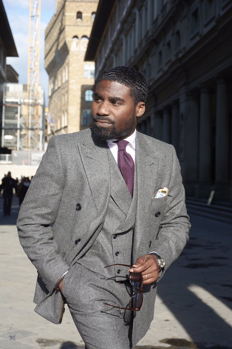 suitsurmesur's tweet photo. This is a Monsieur Dike inspired (Full Canvas construction) dark grey glen check three-piece double breasted suit #FW18 - Heavyweight @foxbrothers1772 flannel from my own MTM service. First day of wear at #uffizigallery in #Florence but I know this will be my all time favourite! https://t.co/V8EtaNvvR4