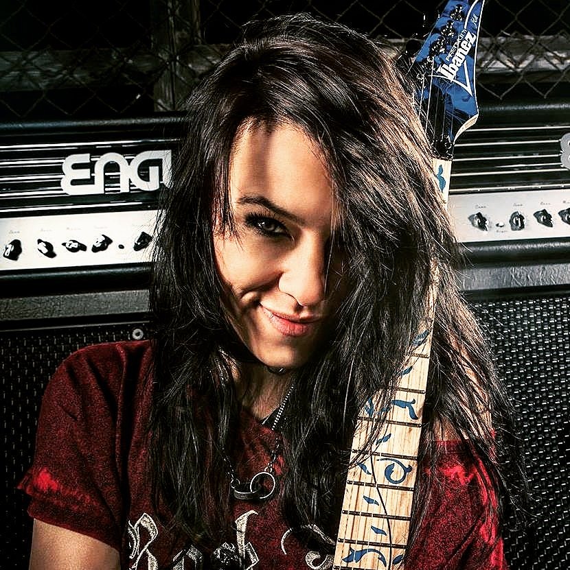 EvDreamOficial's tweet photo. 🔊Que sua quarta seja tão plena quanto essa foto meiga da Jen Jen❤️
#Evanescence #SynthesisLive #Synthesis #JenMajura #InZENity #JenJen #Guitar #GuitarGirl #Ibanez #whooopwhoooop https://t.co/9pDY6ptkqH