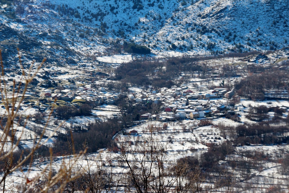Os gusta la #nieve en #gredos #NavadelBarco, que #findesemana <a href="/_tablilla/">@La Tablilla</a> <a href="/SienteCyL/">Siente Castilla y León</a> <a href="/SitiosdeEspana/">Sitios de España</a> <a href="/Gredos_/">Gredos</a> <a href="/AndandoGredos/">Andando Gredos</a> <a href="/gredosesmas/">TurismoGredos</a> @CyLesVida <a href="/ViveAvila/">Vive Ávila</a> @ImagenGredos <a href="/Rstlaplata/">Restaurante la plata</a> <a href="/Robergredos/">Roberto García</a> <a href="/clipper_bar/">Clipper</a> @MFranco_AS