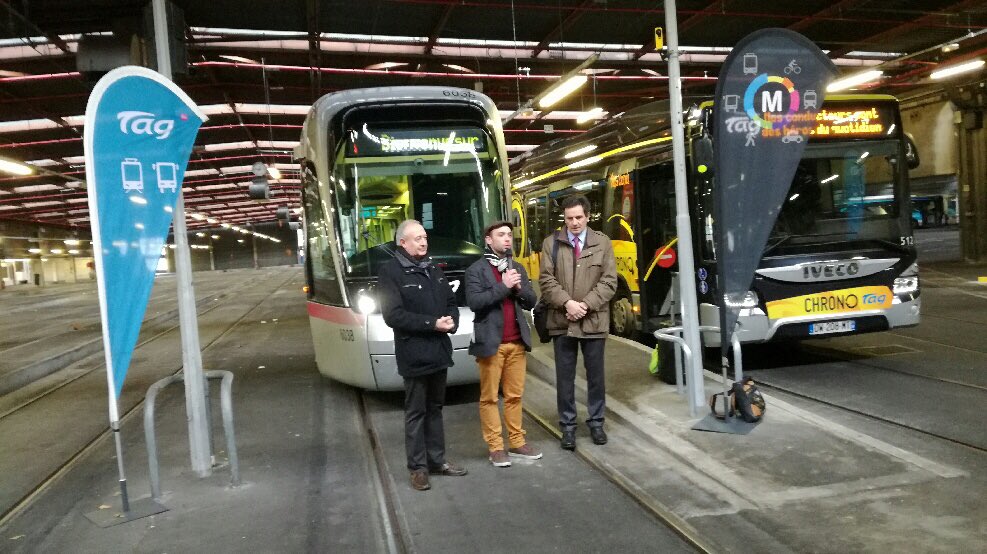 YMongaburu's tweet photo. Rejoignez la communauté des ouvriers quotidiens du service public : recrutement de 80 nouvelles conductrices &amp; conducteurs en 2018 pour renforcer le réseau dans le Grand Sud. La transition, c’est de l’emploi ! https://t.co/jCxoEmocFW