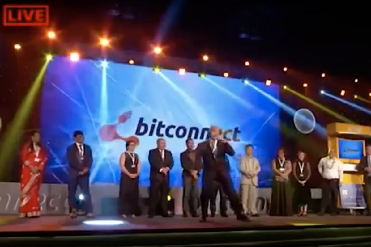 cryptosite's tweet photo. Bitconnect Stopt Leningsplatform - BCC coin crasht 90% - https://t.co/Loi4A7JQpy https://t.co/oZJAYmfjbX
