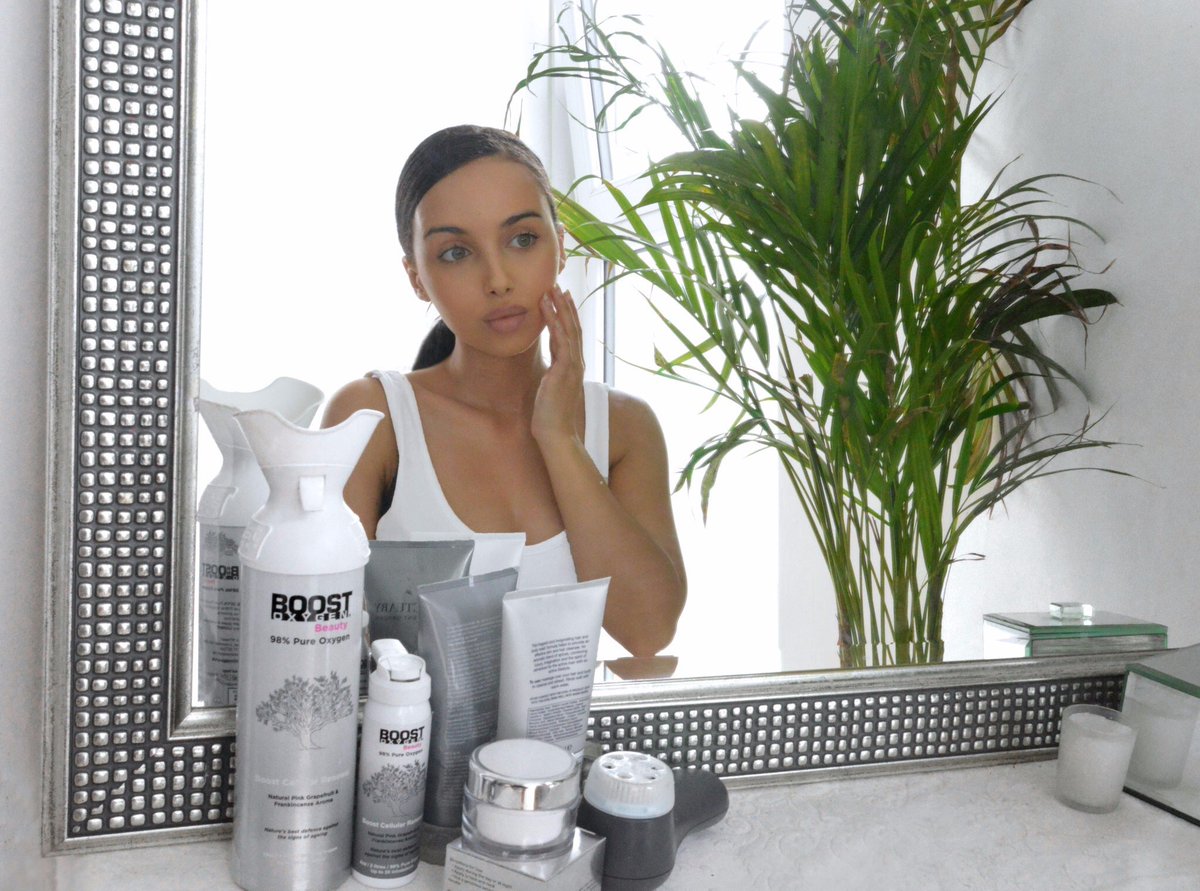 Want to look and feel your best in 2018?! Try breathing #BoostOxygenBeauty for that #homespa experience! Not only will it effect the health of your skin but that extra oxygen will also boost energy and alleviate any #stress!  #skincareroutine #beauty
