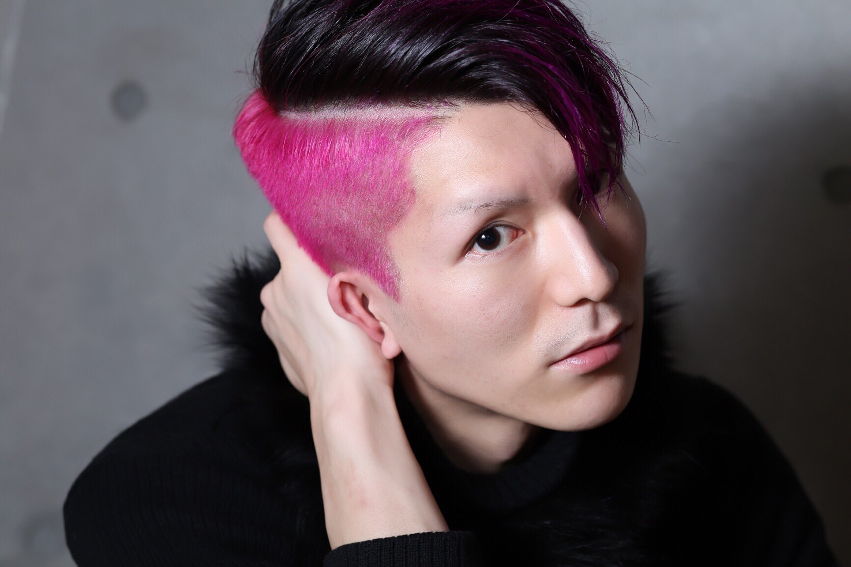 Lipps渋谷代表 大島コウヘイ 16 31 レペゼン地球 Djふぉい くんの ニューヘアスタイルは ハイ刈り上げ 3セクションカラー コンテストスタイル真っ青の エッジ抜群ヘア 何が凄いって この髪型 髪色が似合う ふぉいくんが一番凄い Lipps渋谷代表 大島コウヘイ 16 31 レペゼン地球 Djふぉい くんの ニューヘアスタイルは ハイ刈り上げ 3セクションカラー コンテストスタイル真っ青の エッジ抜群ヘア 何が凄いって この髪型 髪色が似合う ふぉいくんが一番凄い