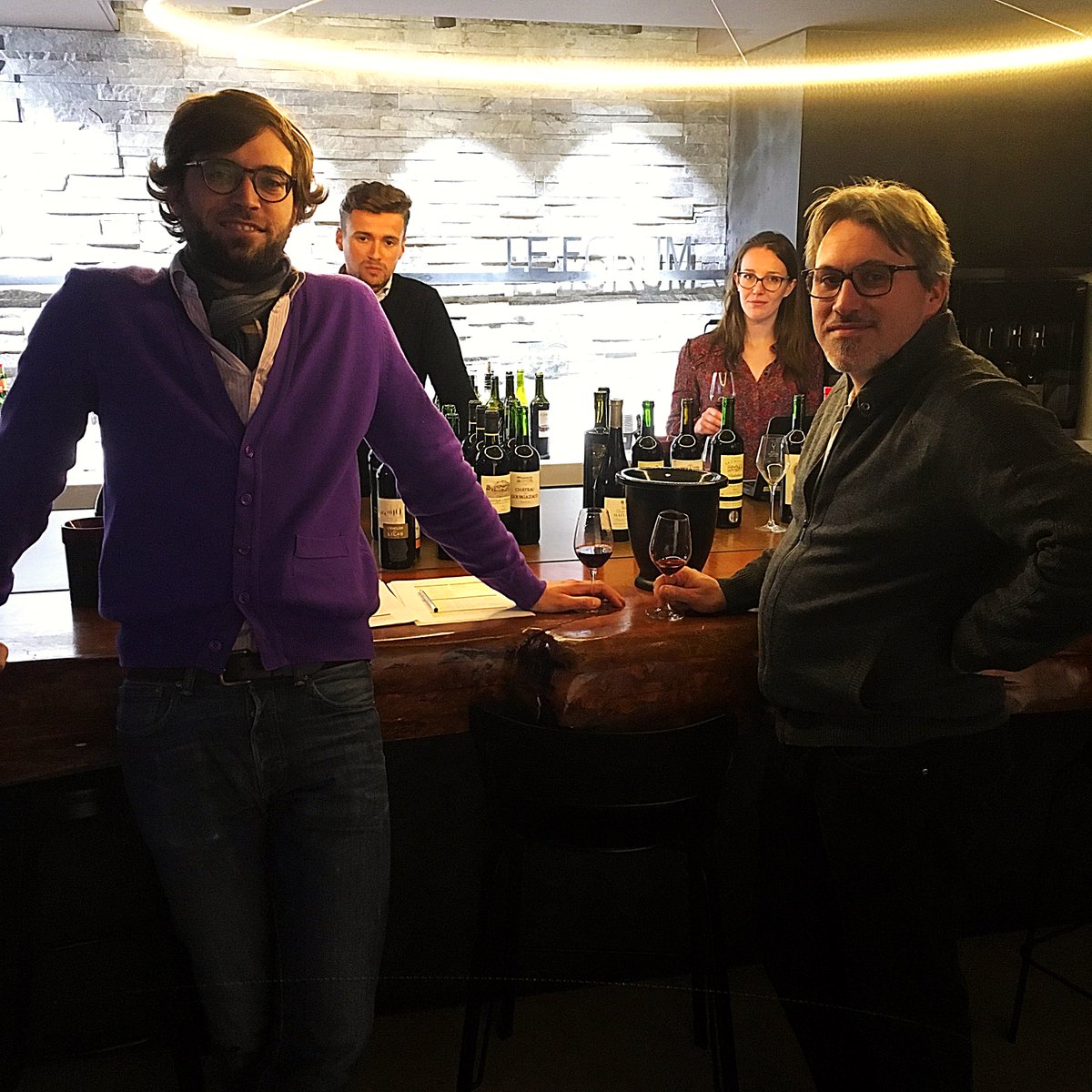 CFV1973's tweet image. Le comité déguste !! 🍷
En attendant, venez découvrir la sélection 194 ! 🙂
➡️bit.ly/2AQCXOD
#wine #clubfrancaisduvin #tasting #winetasting