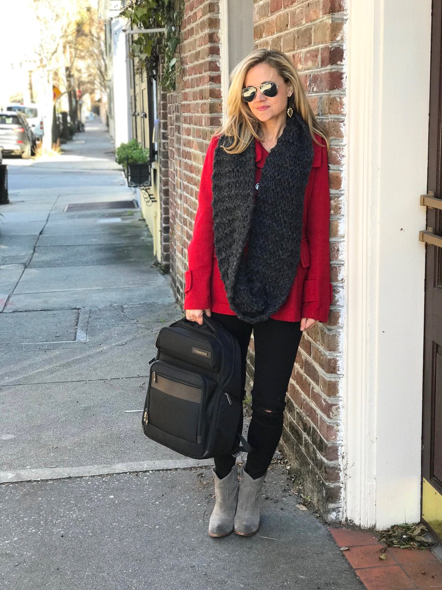 SamsoniteUSA's tweet image. Explore the streets with Kombi. Shop our #business bags collection today! #WorkNotWork 📷: @blushingalpacas