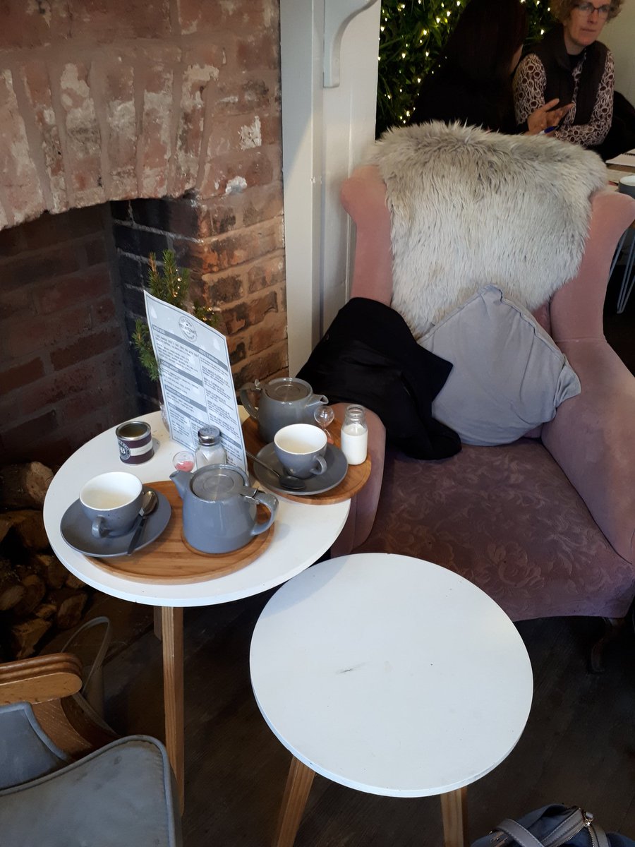 lynn_mumford's tweet photo. Remote working ain't too shabby! Induction meetings with @stephmayday and martha #gettingstuckin #mdstrength https://t.co/HAWmVa0Mao