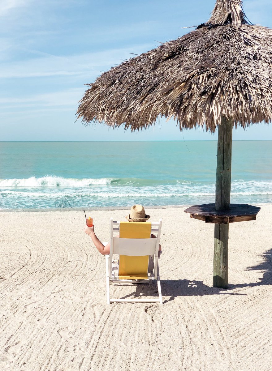 compassandtwine's tweet photo. Checked in at #GasparillaInn and checked out on the beach, cocktails in hand. #compassandtwine #innourview #florida #gulfofmexico https://t.co/vixTMGTbwq