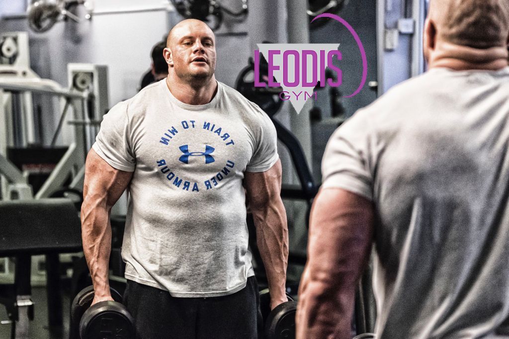 Arm day today for Mr Universe <a href="/StuGarrington/">Stuart Garrington</a> and owner of Leodis Gym. If you want to be the best, you gotta train with the best, around the best and in the gym #LeodisGymHomeOfChampions