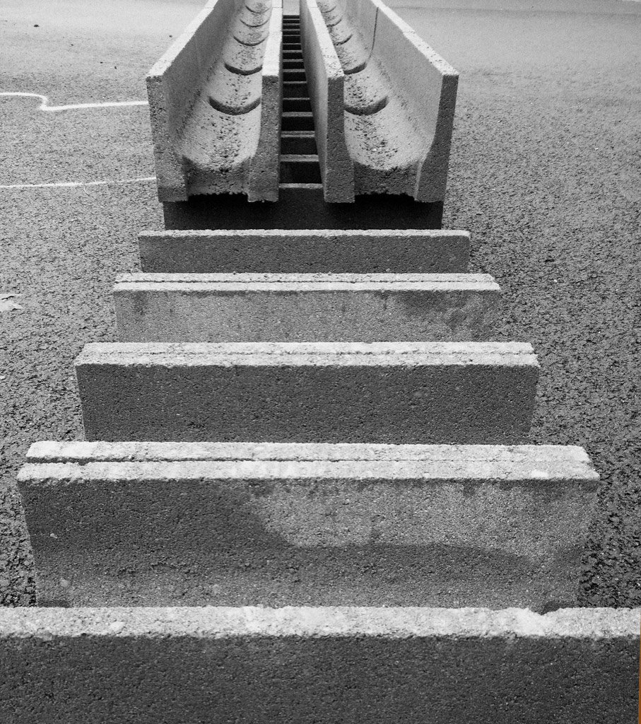 Ce samedi, le #fraccentre vous donne rendez-vous au Transpalette - centre d'art pour le vernissage de "Home is Past", restitution de la résidence de Saba Innab à La Box - ENSA Bourges.
🚩 Rendez-vous à 15h à la Friche ! 
👉🏾 bit.ly/residence-innab