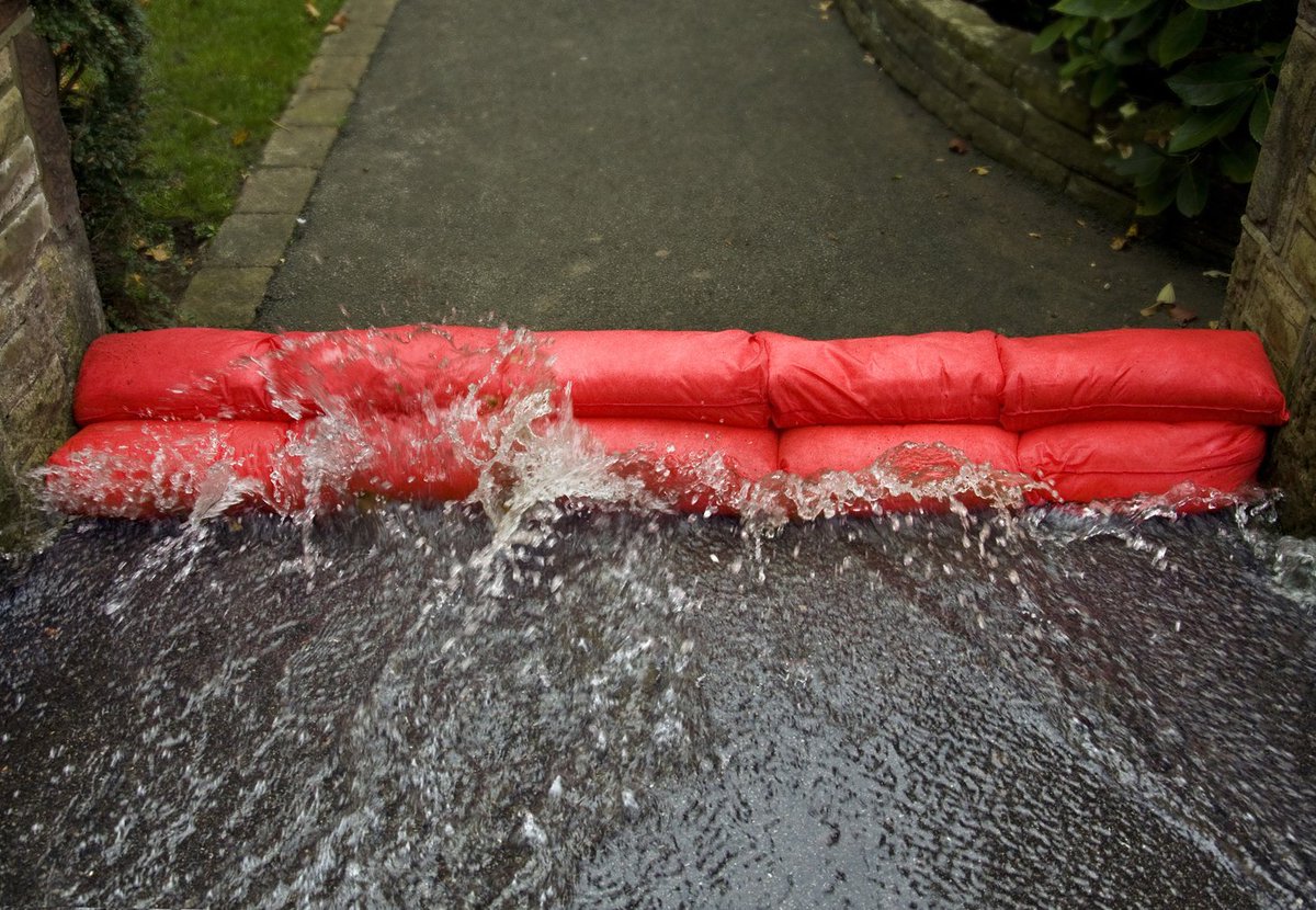 UKWorkStore's tweet image. HydroSnake Flood Prevention Barrier.
Is your business or home at risK

#flood #flooding #sandbags #sandbag-alternative

ukworkstore.co.uk/site-facilitie…