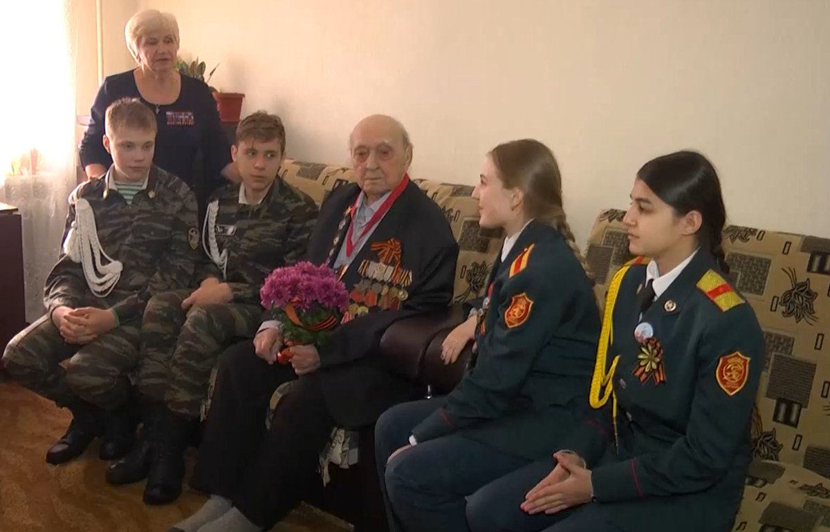 Участникам боев за освобождение Черкесска от фашистских захватчиков вручили юбилейные медали в честь 75-летия освобождения города от оккупантов
riakchr.ru/news/uchastnik…