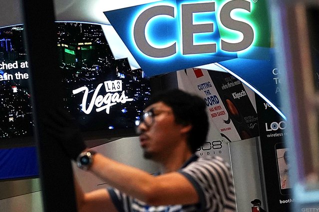 Slatyl1's tweet photo. 8 top CES 2018 takeaways: what's next for #IoT, #VR, #autonomouscars and more https://t.co/7hcNZal5cA https://t.co/E8Gva0Gsv9