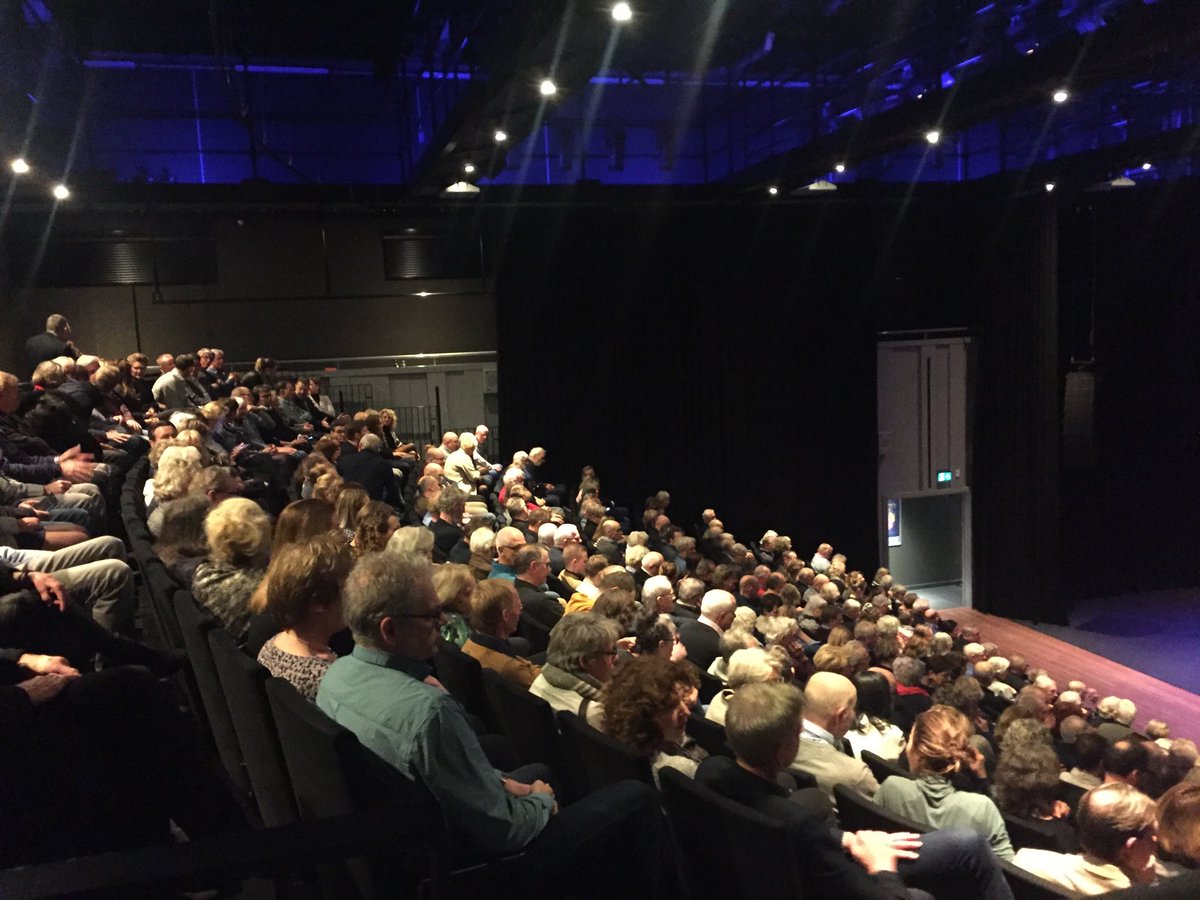 Volle bak in de Dagblad van het Noorden-zaal van het <a href="/AtlasTheater/">ATLAS Theater</a>! #kenniscafe #maartenvanrossem