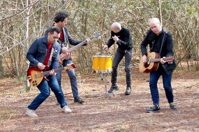 ENTREVISTA | Valle de Muñecas: "Lo importante es hacer las canciones que tenemos ganas de hacer, nunca nos guiamos por el mercado” > ultrabrit.com/?p=15704