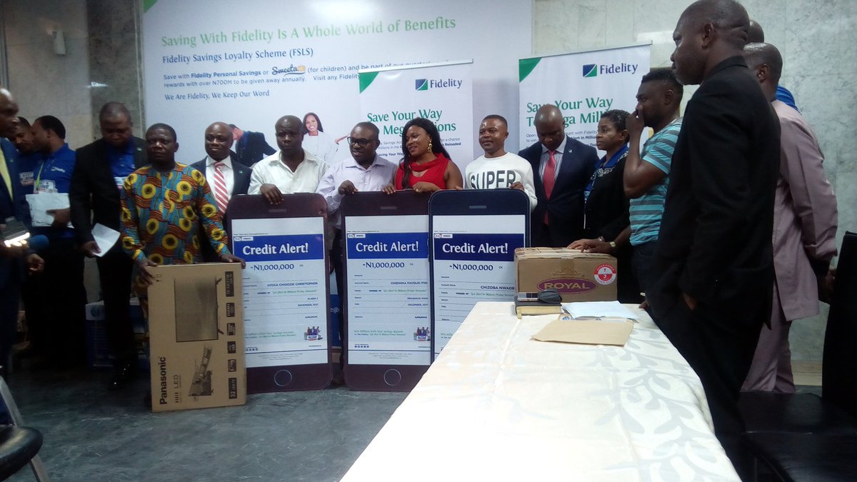 DemolaExpoze's tweet photo. Photo session with winners at  #GAIMReloaded Promo courtesy of @fidelitybankplc 

Click here 👉 https://t.co/fRsPRyVW2Y to be part of the promo

#GAIMReloadedDraw https://t.co/cOrmi6Boyc