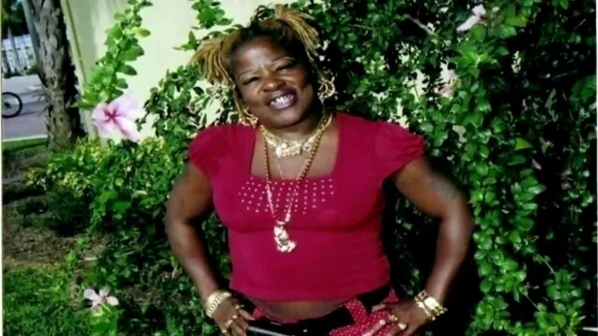 South Florida man fatally shot his ex-girlfriend's mother in front of his own children bit.ly/2DpEBfm?utm_so… https://t.co/2py7QP6m1w