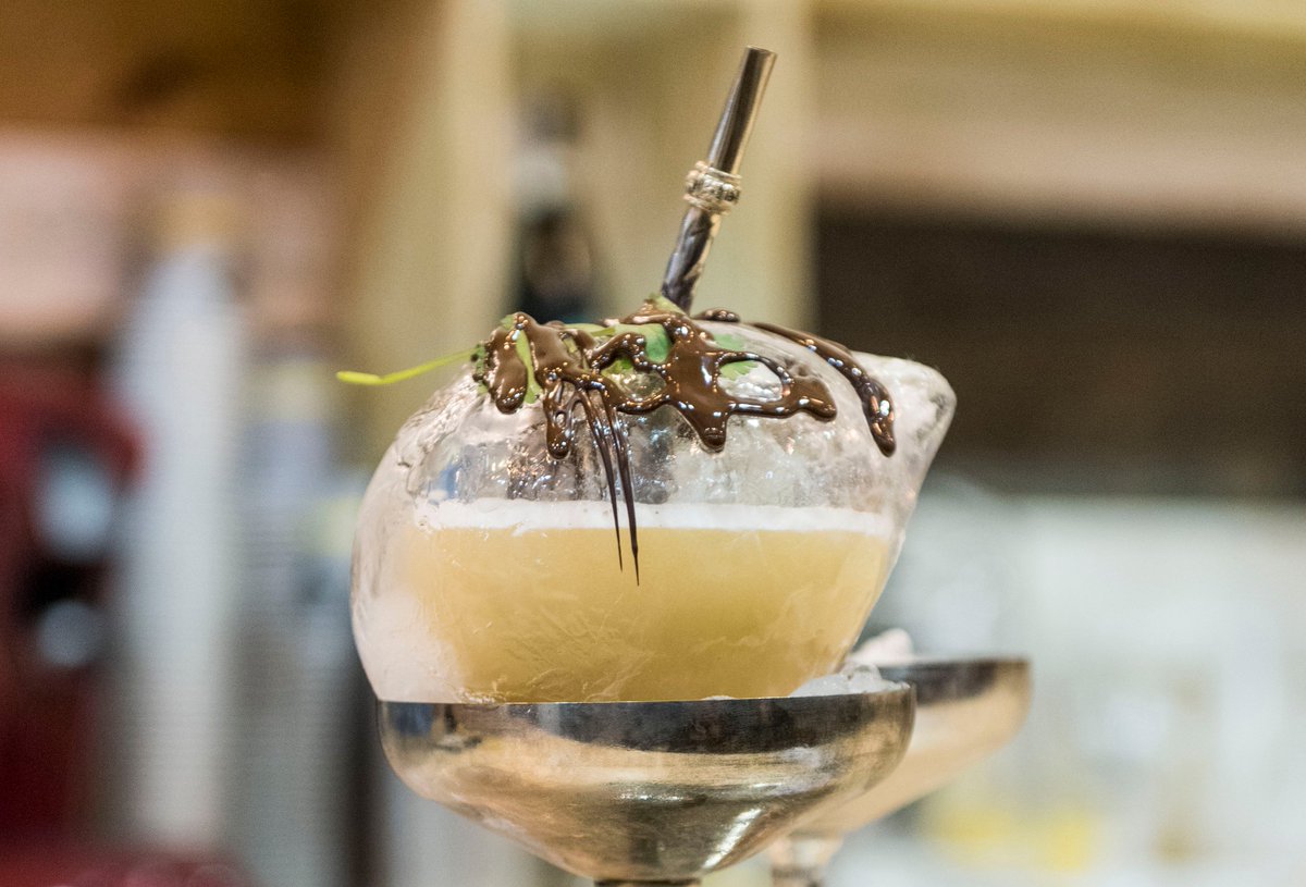 DiegoCabreraBar's tweet photo. ¡El #cóctel "Mate" llega a @festitur! Con este cóctel con quiero rendir homenaje a la cultura gastronómica argentina. Podrán disfrutarlo esta semana en #SalmonGuru, y en el stand de #Argentina en @fitur_madrid 😀🍸👌 https://t.co/RL2GyvPyaY #Festitur2018 #Fitur2018 https://t.co/TzCJAf9OEJ