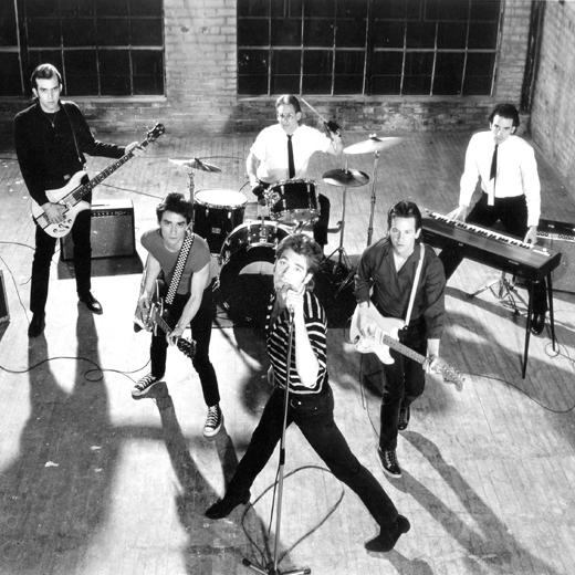 HueyLewisNews's tweet photo. Just before releasing their first album the band changed their name from Huey Lewis &amp; The American Express to Huey Lewis &amp; The News https://t.co/H8bQiRP5aj