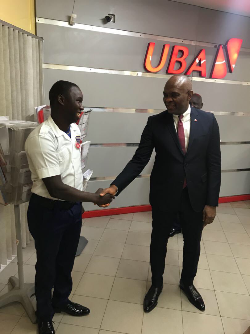 TonyOElumelu's tweet photo. At @UBAgroup Abuja branch. Thanking the security men for supporting the bank's customerFirst philosophy

#customerfirst #ubagroup #TOEway https://t.co/UdQrlEIBIX
