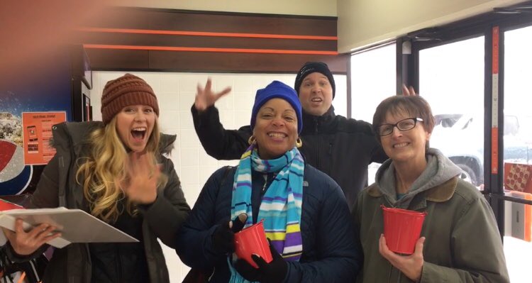 HenricoSchools's tweet photo. Look at how @Greenwood_Elem spent this snow day...picking student names at random and then making surprise deliveries of pizza to their homes! 🍕 ➡️🏠😁 https://t.co/7JSqBFC3Sz