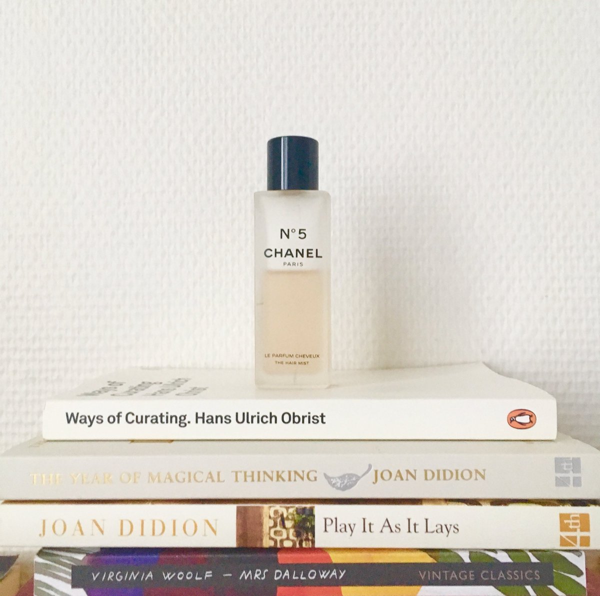 lifecoldclimate's tweet photo. Day 2: #Chanel No 5 hair mist - my favourite version of this classic scent. Have not been arrested for spraying it on my body, yet. #30daysofperfume #SOTD #chanelnumberfive https://t.co/e2NZGiNDBh