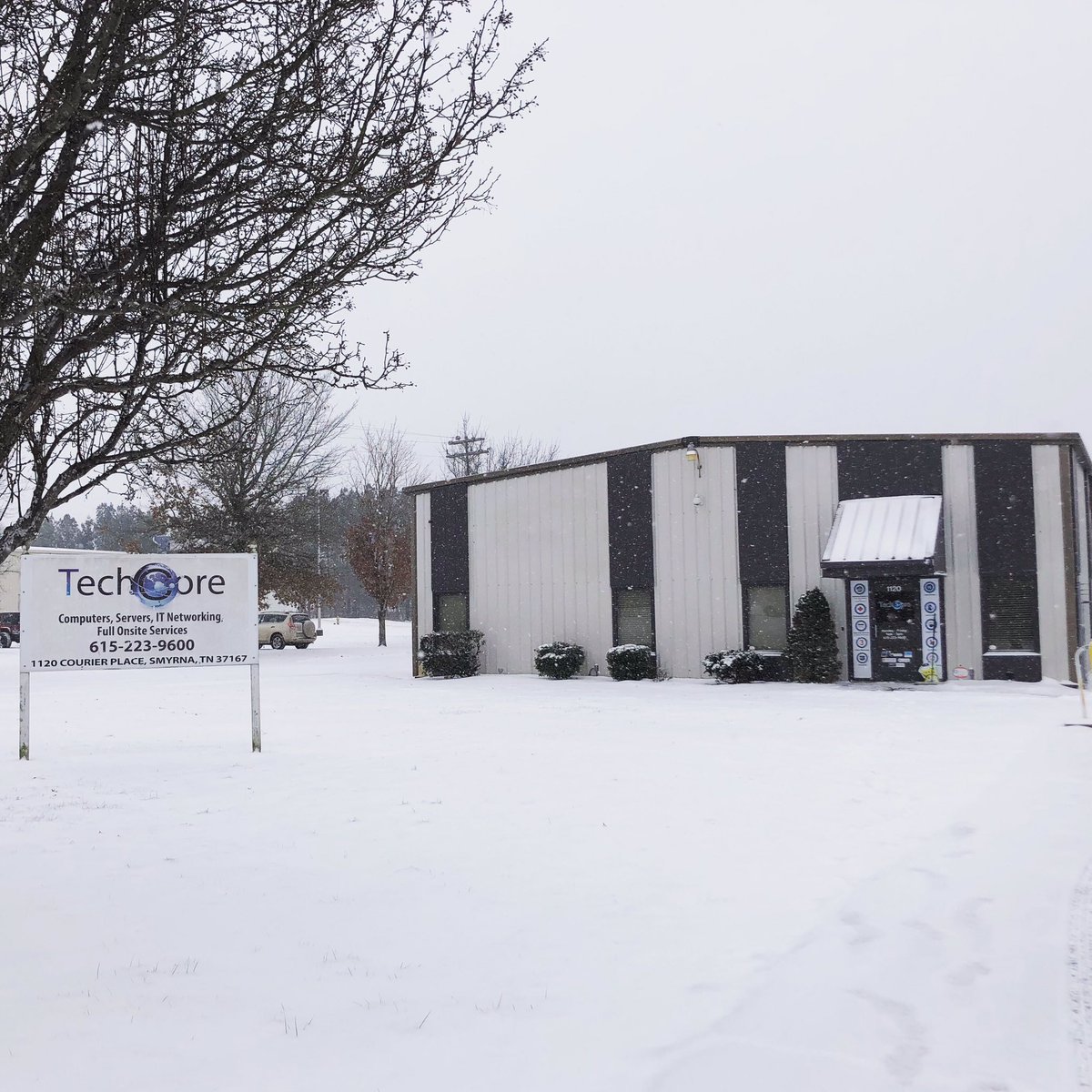 Tech_Core1's tweet image. Snowy day at the office!