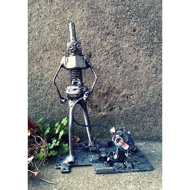 ScrewedSculpts's tweet photo. Robot dogs need walking too! Here’s another of our recent custom orders! #YourDogAsARobot #robot #dog #dogwalker #dogwalking #petlover #puppy #dogsofinstagram #custom #personalised #doggo #ordernow #availablenow #brighton #art #sculpture #metalart #junka… https://t.co/oLNMJnB9WT https://t.co/GLA05xIonW