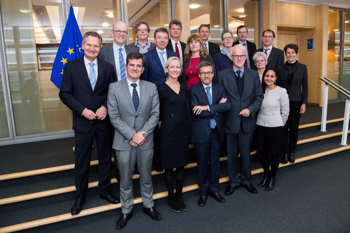 Moedas's tweet photo. Key Enabling Technologies - nanotech, biotech, manufacturing - improve competitiveness of #EUindustry &amp; bring prosperity to citizens. Delighted to discuss further #KETs development with High Level Strategic Group on Industrial Technologies chaired by Dr. Jürgen Rüttgers 
#H2020 https://t.co/PkIhFguckC