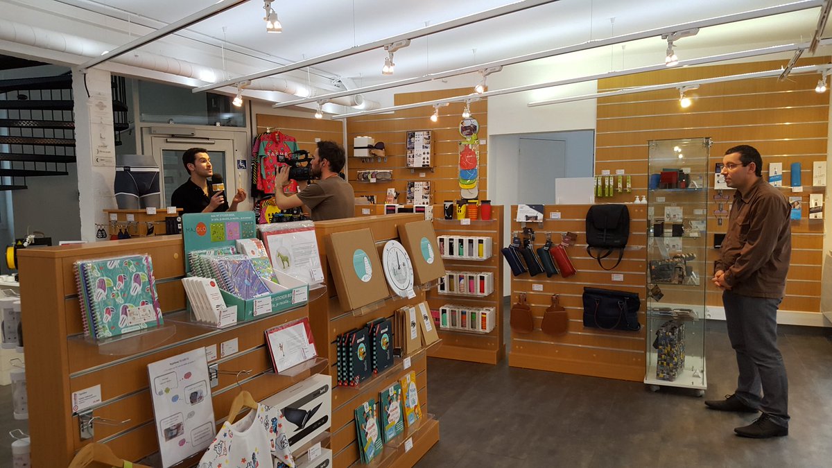 neoshoplaval's tweet photo. Allez @evan9h50lematin ! l'équipe  @neoshoplaval est prête pour le tournage :) @F3PaysdelaLoire https://t.co/LCQ6HP9pPS