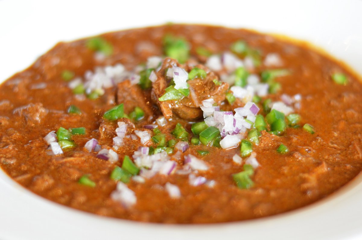 Vallone's is re-opening today for regular hours from 11 am to 10 pm! The best way to shake the cold weather is a warm bowl of Vallone's Prime Chili with all the fixings. We hope to see you for lunch, happy hour, or dinner today!