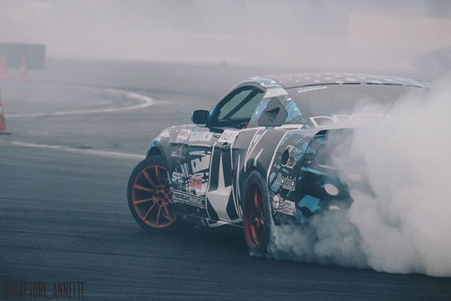 driftlogix's tweet photo. Not snow, just some high quality @maxxistires being deconstructed. 
#maxxis #fmcdrift #east10drift #grassroots #mustangsofinstagram #carsofinstagram #fordmustang #Ford #garrett #turbolife #s197 #racecar #becauseracecar https://t.co/BL9eDbEl63 https://t.co/3W72JhUmrP