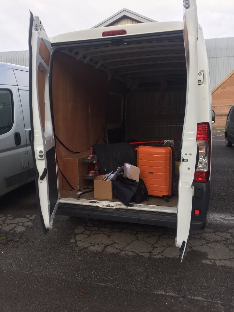 claphands85's tweet photo. Time to get changed in the back of my mobile charging room into something more suitable for #fudgepacking #endoftheshow #hometime #fudgelife #tonightcilla https://t.co/HgSUwwWKls