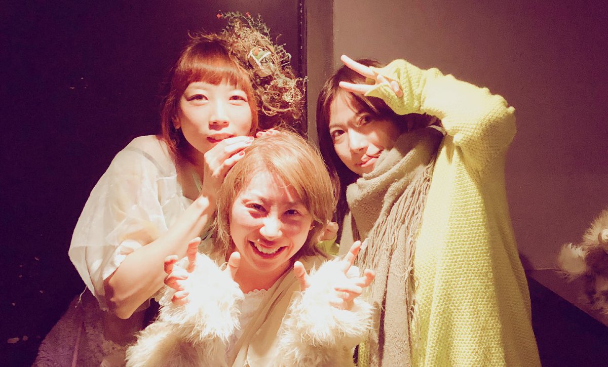 masae_unnot's tweet photo. 渋谷guiltyご来場のみなさま、ありがとうございました🍊雨宮まあ子さん再会できて嬉しかったです✨👍井塔絵麻さん、ジャミーメローさん、みんな楽しかった🚀😳
un-not 次回は1/27土曜の昼12:00出演です、カホンとですよ。バンドは2/26!
#井塔絵麻
#AmamiyaMaako & Citrons
#unnot
#ジャミーメロー https://t.co/eCEL1UQJ4R