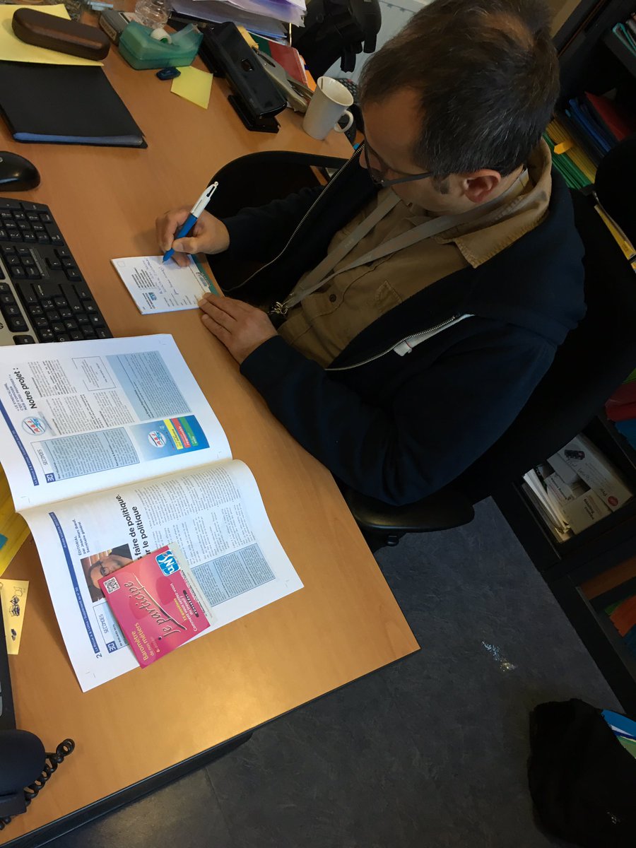 riconovic's tweet photo. Jean, gestionnaire d'un lycée de Montreuil s'intéresse au 30's @aeti_unsa et va donner son avis sur son métier #Barometre2018 #giidf @UNSA_Education
https://t.co/ApuBRsDj9g https://t.co/Um8wUr6oW9