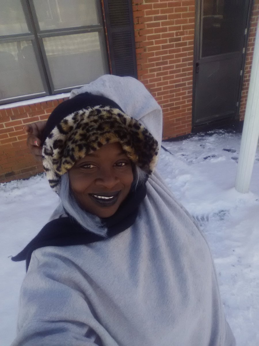 MissBlueberry10's tweet photo. I look good in the Snow https://t.co/HtdrflEI73
