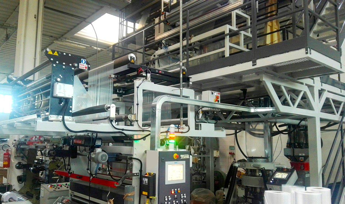 Re_spa1974's tweet image. A step into industry 4.0.  
Thanks to the collaboration with the customer, the display and management of the plastic film width of the WG2000 webguide has been remoted to the offices to obtain the investment in industry 4.0
#ReSpa #1company1000solutions #webguide #Industry40