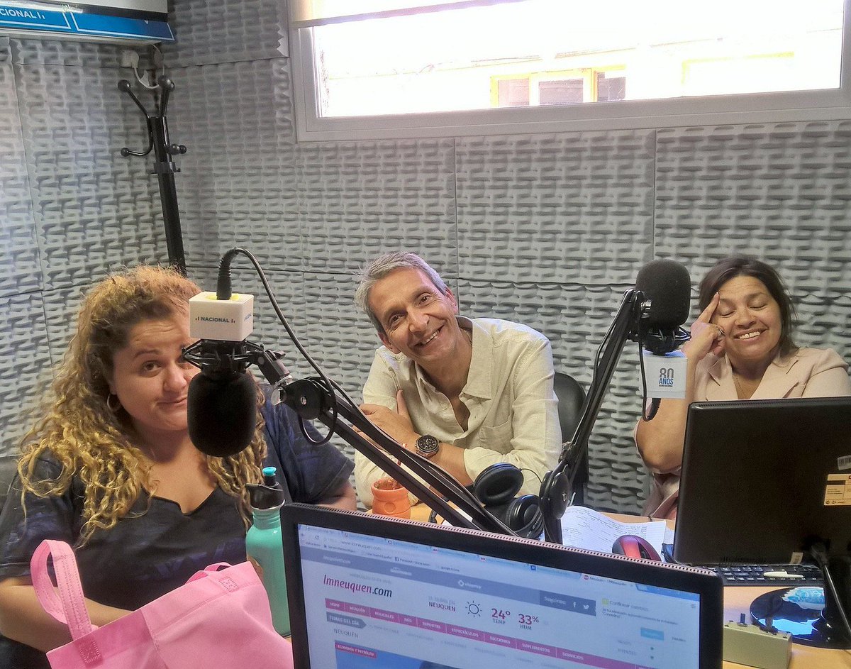 gualofranco's tweet photo. @lauralotito "En modo Enero" en Radio Nacional Neuquén con Marcela Toranzo y Laura lotito. @NacionalNeuquen https://t.co/RvsleBxX14