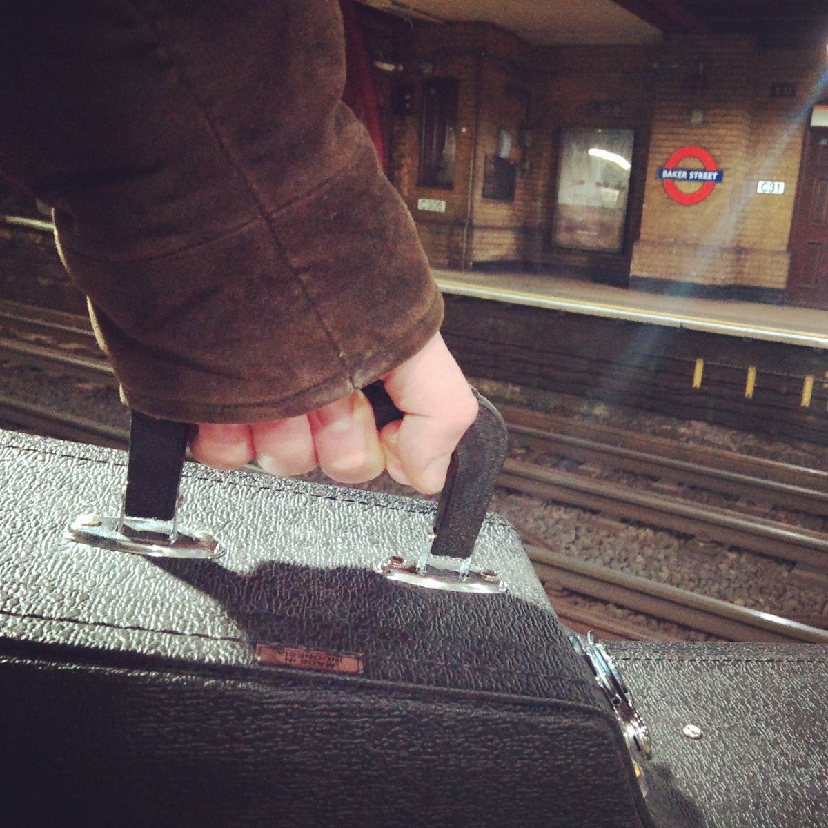 Shooting across London for this eve's gig at <a href="/ClerkenwellSoc/">Clerkenwell & Social</a>. On from 6pm. #livemusic #acoustic #london #farringdon #guitar