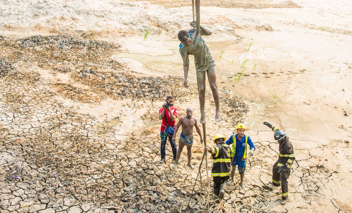 lasemasocial's tweet photo. LASEMA Response Unit rescues woman trapped in the mud under Third Mainland Bridge 

#Call112 #LagosCares https://t.co/7wLm7kdurV
