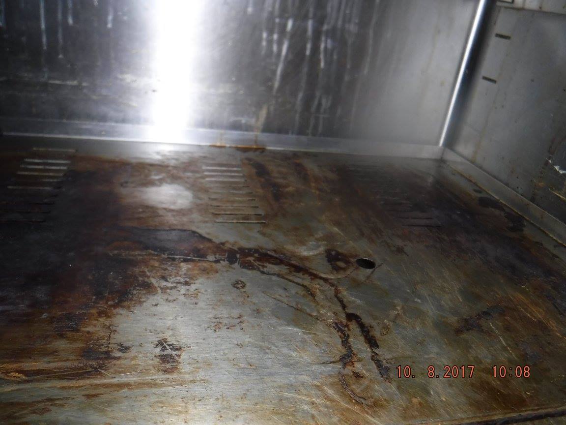 CleargroundLtd's tweet photo. Before and after shots of our kitchen fan & extract cleaning service we provide. We have perfected the process of removing grease that has accumulated inside the ducts, hoods, fans and vents of exhaust systems of commercial kitchens. #Cleargroundltd #KitchenFanExtract https://t.co/yqLCV8ljd6