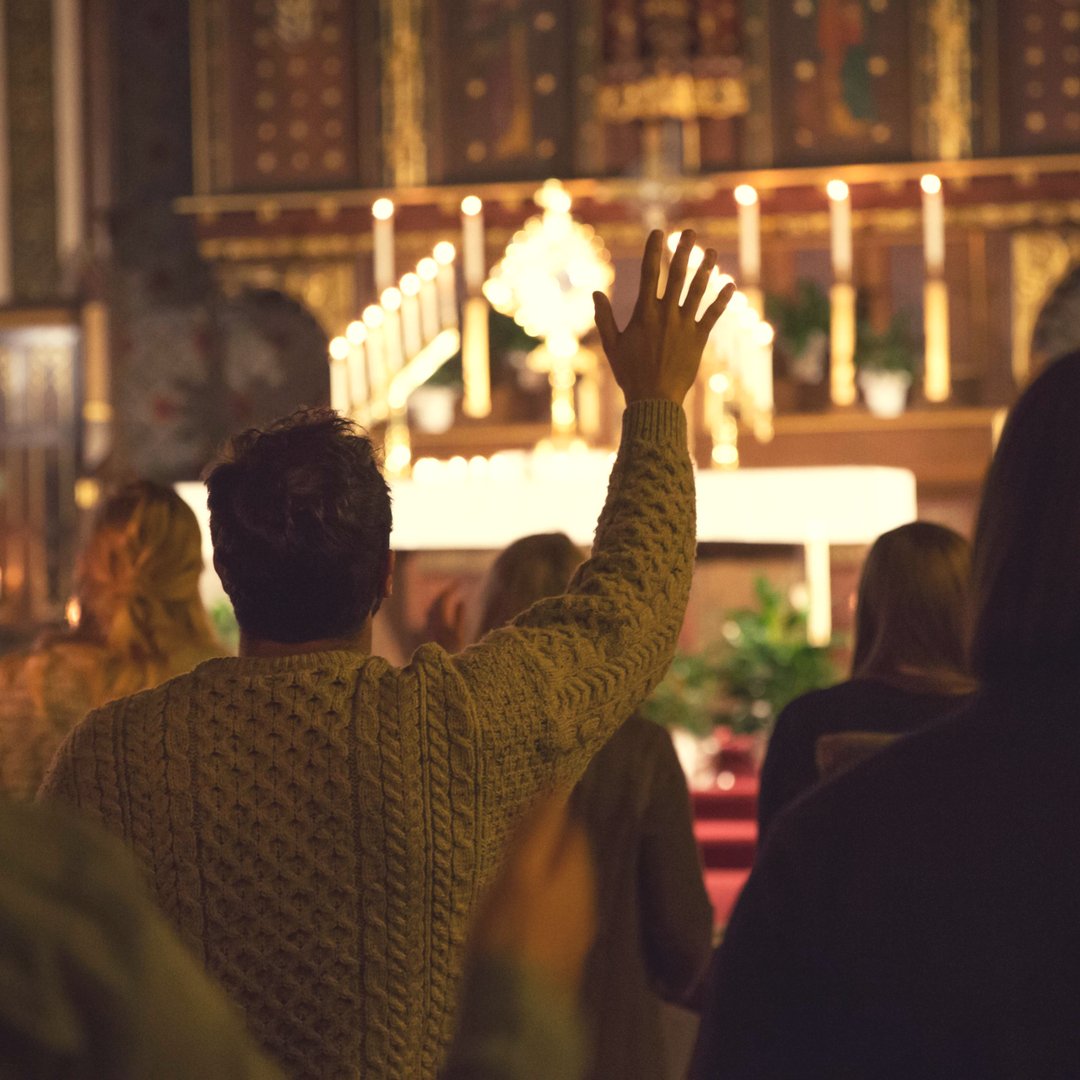 StMarkMN's tweet photo. Pope Francis Weekly: "I ask the Lord to give you the strength to abandon what binds you and to assume your cross, so that, throwing aside your cloak and taking up your mat (Mk 10: 50; 2: 1-12), you will be able to follow Him along the way and dwell in His house for ever." https://t.co/SKE4LrOHX6