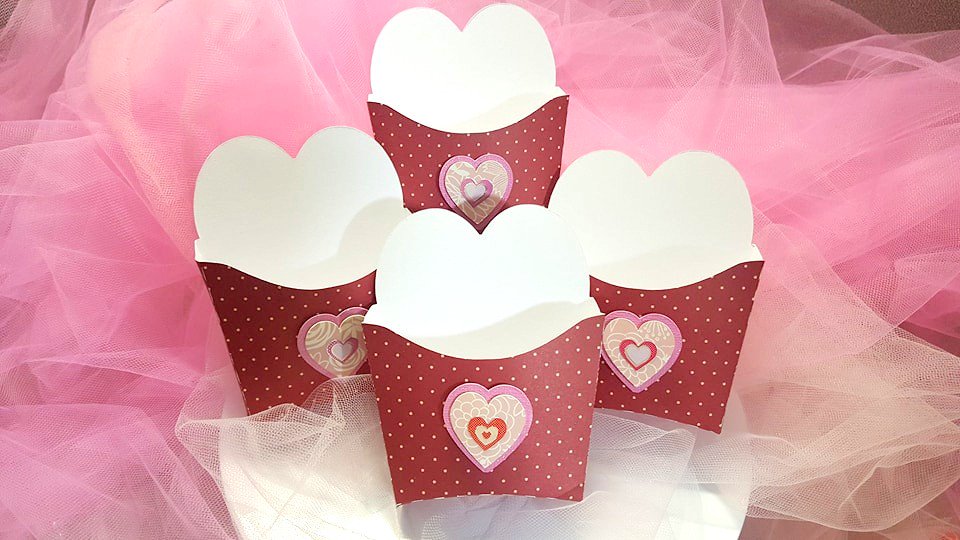 byimascreations's tweet photo. Valentines Treat Box: https://t.co/FSnEqVRkho https://t.co/dQqa4fLKa0
