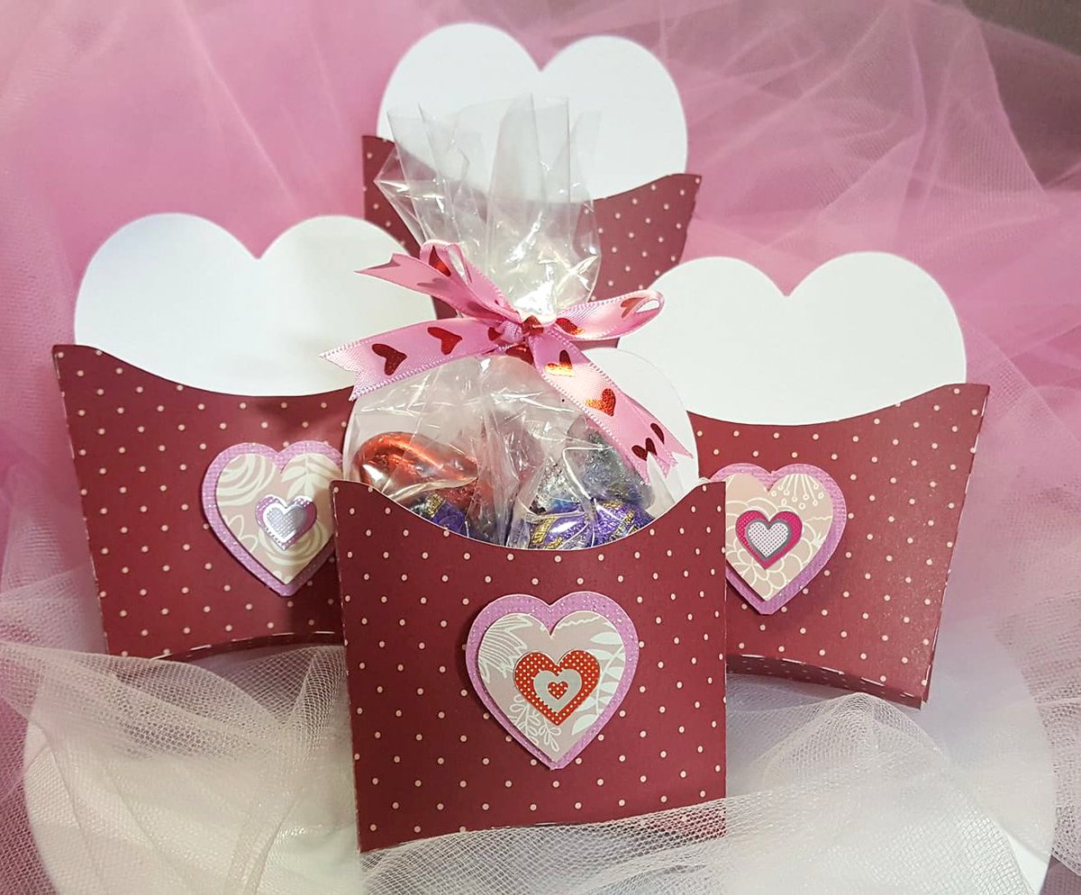byimascreations's tweet photo. Valentines Treat Box: https://t.co/FSnEqVRkho https://t.co/dQqa4fLKa0