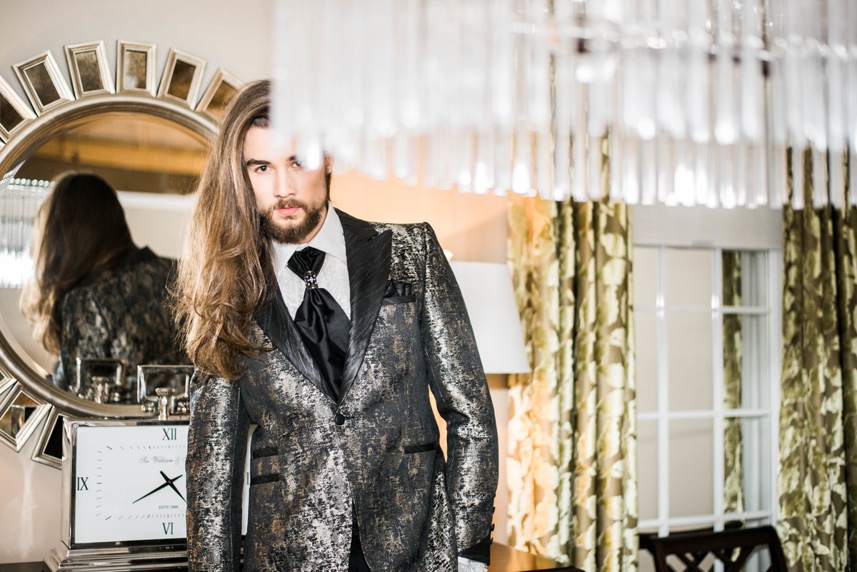 BrideShowCanada's tweet photo. Look sharp on your wedding day thanks to our friends at #Calabretta! Calabretta’s vision combines and preserves traditional techniques into innovative modern designs, allowing their customers to simply feel and experience the best. Each suit is a timeless work of art! 👔 https://t.co/6mUZmyaL7I